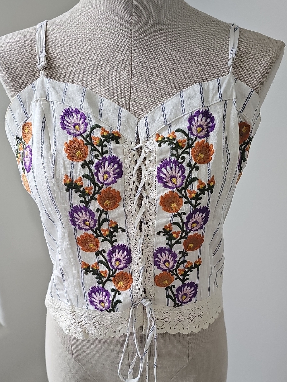 Embroidered White Floral Lace-Up Tank Top